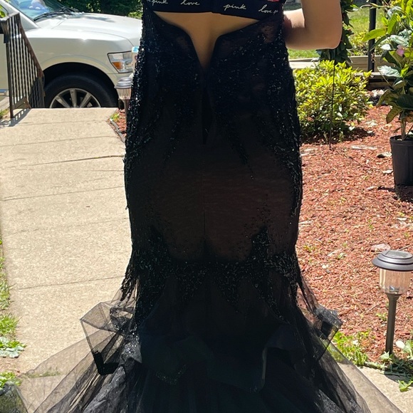 Beautiful black prom dress - Picture 6 of 8